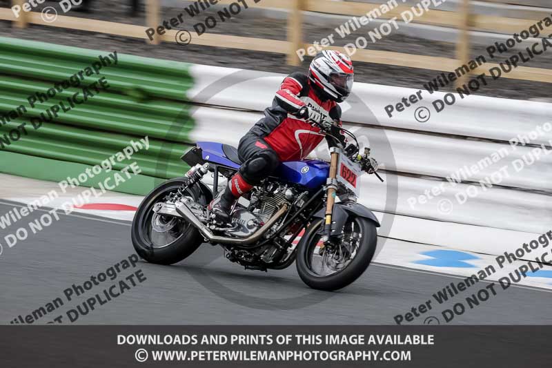 Vintage motorcycle club;eventdigitalimages;mallory park;mallory park trackday photographs;no limits trackdays;peter wileman photography;trackday digital images;trackday photos;vmcc festival 1000 bikes photographs